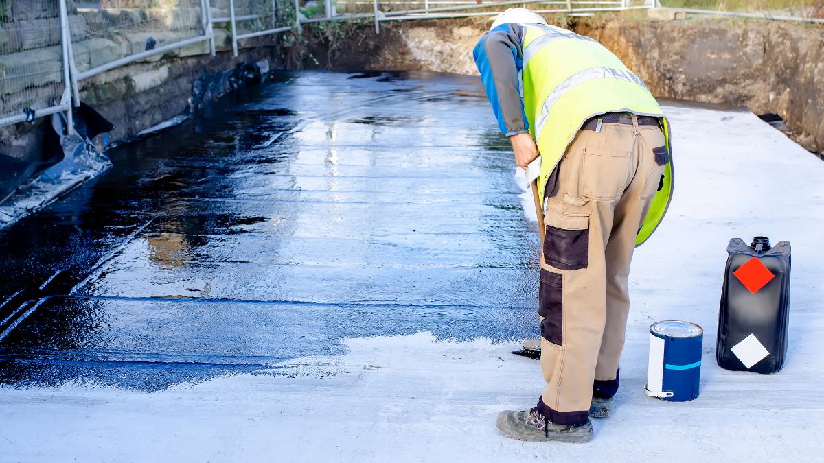 Aplicación de impermeabilizante en cubierta